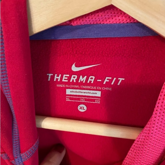 Like new Nike Therma Fit hooded sweatshirt - Picture 3 of 4